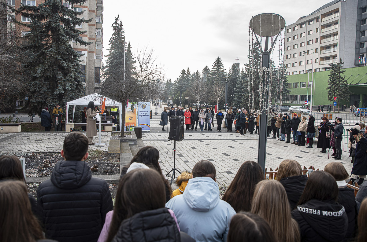 Tizenhat nap a nők elleni és a családon belüli erőszak ellen